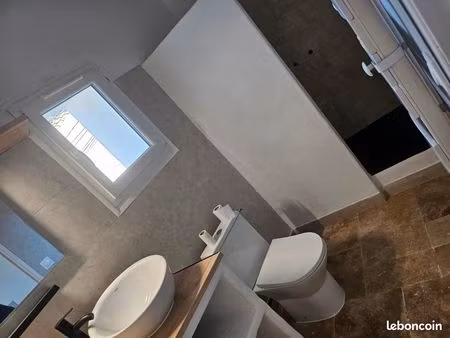 maison village f3 – parking privatif – terrasse – non meublée – climatisation