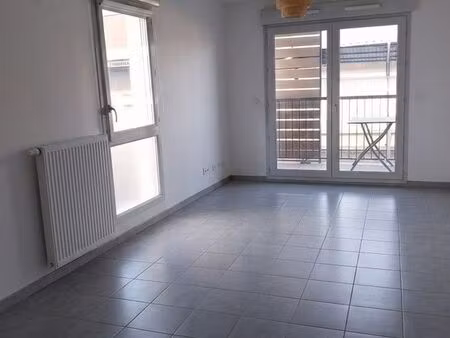 loue studio 26 m2 avec balcon et garage