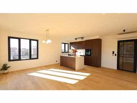 volledig gerenoveerd appartement te huur in roeselare!