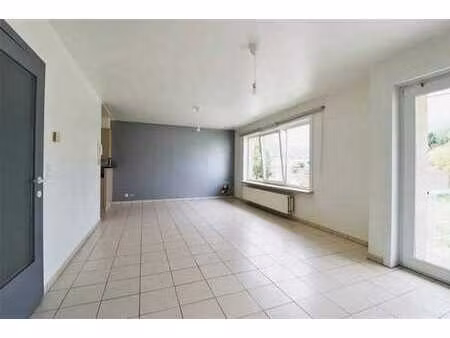 appartement de 2 chambres à coucher solide et prêt à être em