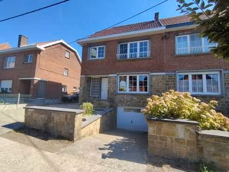 en cours de rénovation : belle maison 3 facades