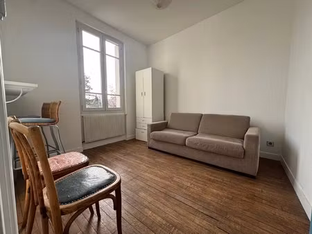 5 minutes du rer b laplace