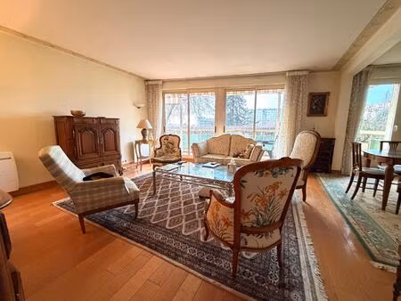 la tête dans les arbres  les pieds en ville !