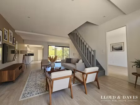 echoppe double avec jardin  stationnements & dépendances