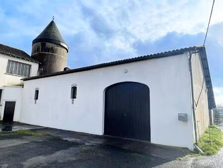 hangar de 250 m² avec ancien moulin – fort potentiel