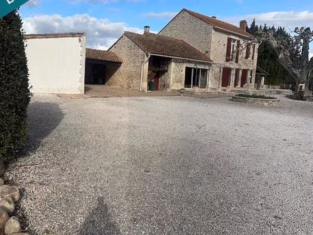 mas en pierre avec de beaux espaces à st andiol