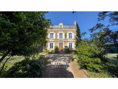 maison bourgeoise rénovée en centre-bourg avec parc arboré