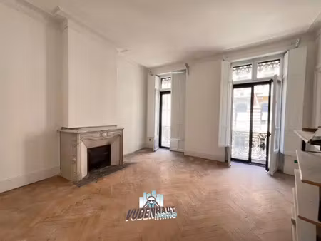 bureaux vide 230 m²