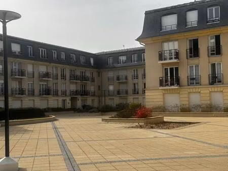 fontainebleau appartement rez de chaussée 1 chambre  box  cave