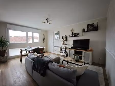 appartement lumineux rénové – résidence de la hollande – centre-ville de cholet