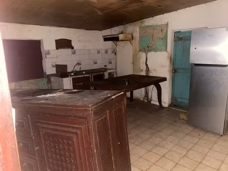 sainte clotilde (97490) maison (à rénover) t3 de 76.30 m² + jardin