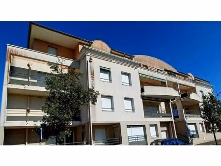 grand t2 meublé avec balcon et parking