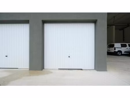 a louer - box fermé - bastia sud