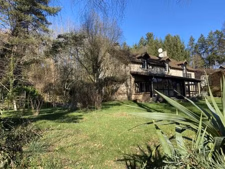 très jolie maison de campagne en pierre avec vue dégagée