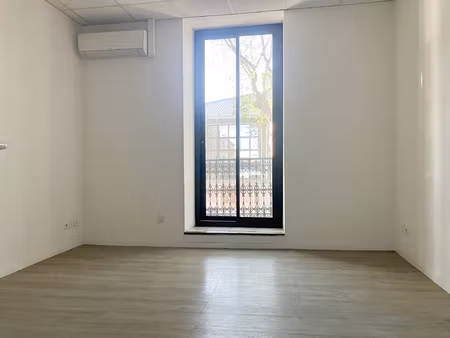 location local professionnel 45m² narbonne 11100