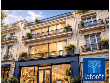 immeuble mixte avec locataire en place-idéal investisseur- centre de plomeur