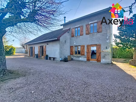 a vendre - aux portes de charlieu - maison 8 pièces avec beau terrain