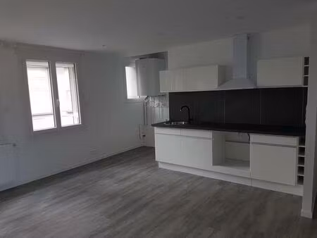 location appartement 2 pièces 39m² aubenas 07200