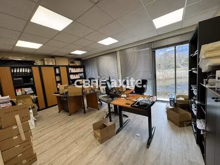 location local professionnel 155m² mery 73420