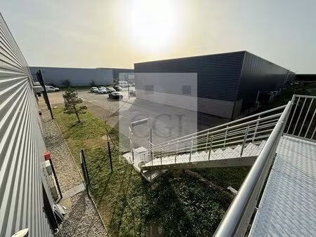 location local professionnel 113m² st bonnet de mure 69720