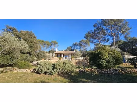 propriété sur carces  avec piscine et jacuzzi