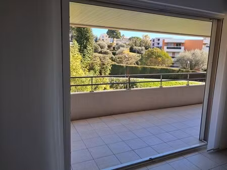 location appartement 2 pièces 54 m² à antibes (06160)