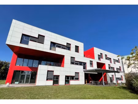 bureaux à louer ou à vendre au coeur de l'immeuble iconique tetris à dardilly (69570)