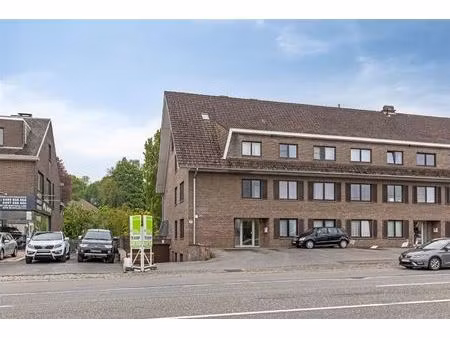 stockage met bureel en sanitair