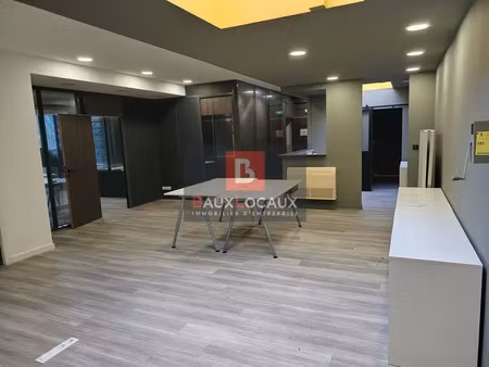 bureaux avec stockage a louer