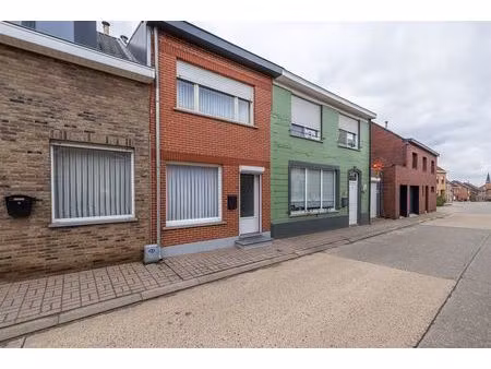 op te frissen rijwoning  ideaal voor starters