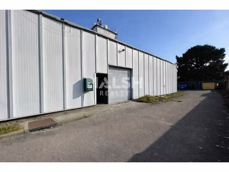 local d'activités à saint priest - a vendre - 160 m²