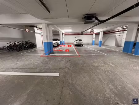 dubbele overdekte autostaanplaats