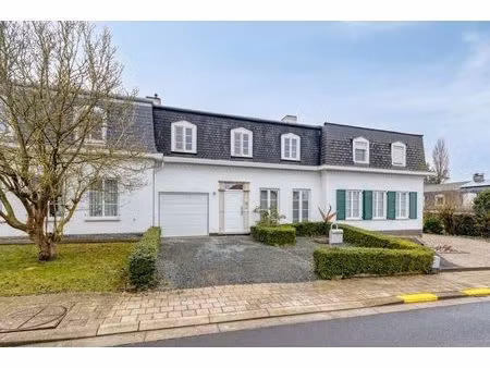 charmante en verzorgde tweegevelwoning met aangename tuin