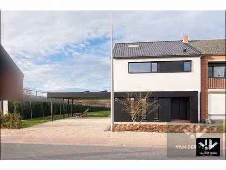 totaal vernieuwde woning - enkel nog afwerken naar eigen smaak en inzicht