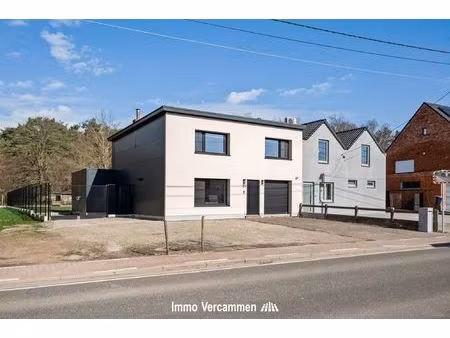 hedendaagse en energiezuinige gezinswoning met 3 slaapkamers en ruime tuin in tremelo