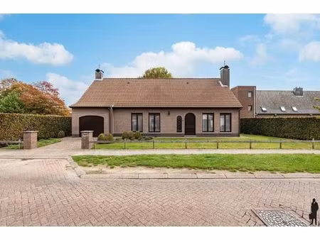 vrijstaande woning met garage  bijgebouw en ruime zolder