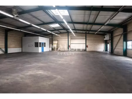 bâtiment d'activités indépendant à frontonas - a louer - 1 063 m² (division possible à par