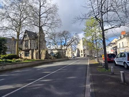 location local commercial 113m²