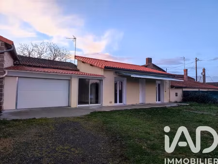 maison à angliers (86330)