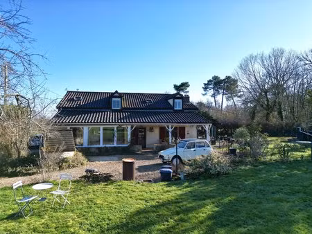 proche d’eymet – ensemble immobilier avec potentiel gîtes / camping et piscine