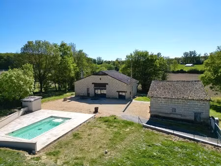 a 10 minutes d'eymet - maison en pierre de 3 chambres avec piscine