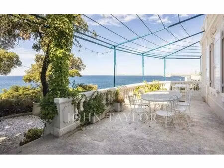 maison art déco en première ligne sur la corniche