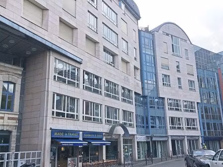 location local professionnel 1 041m²