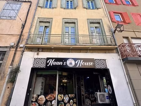 limoux  immeuble de rapport  rénové  rue commerçante.