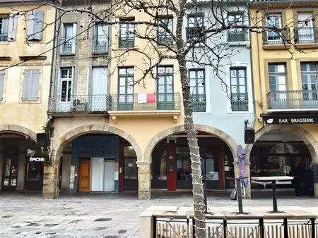 limoux immeuble composé de 2t2  1t3 et deux locaux commerciaux