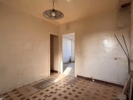 local professionnel 52 m2 + sous-sol angle de rue très vis