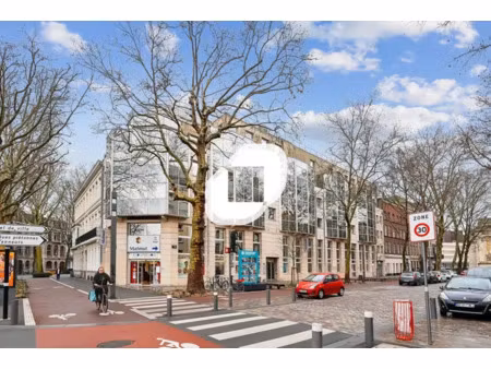 a vendre  emplacement strategique