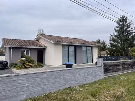 location commerce 4 pièces 91 m² à la teste-de-buch (33260)