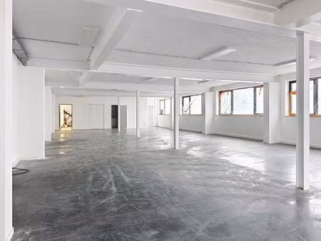 activiteits- of opslagruimte op een toplocatie nabij de a12