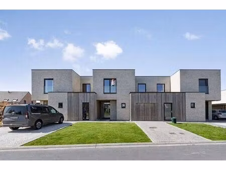 prachtige  moderne woning met 3 slaapkamers te huur in wakken!